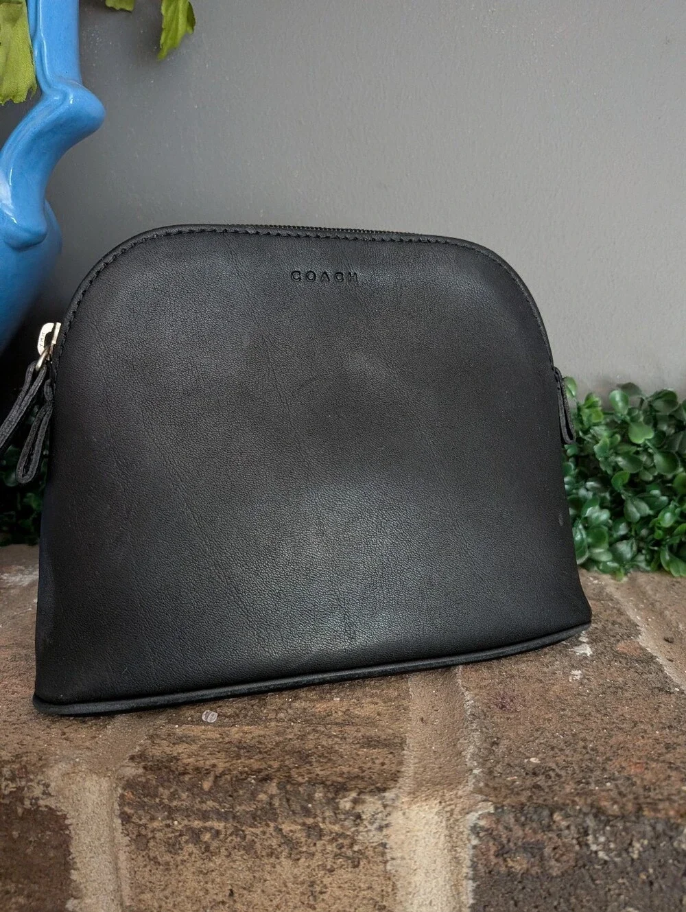 Coach vintage USA Black Leather Dome Cosmetic Case